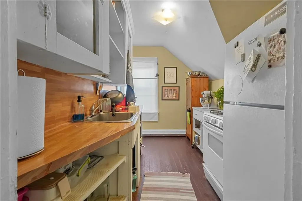 87 East Manning Street Providence RI 02906
