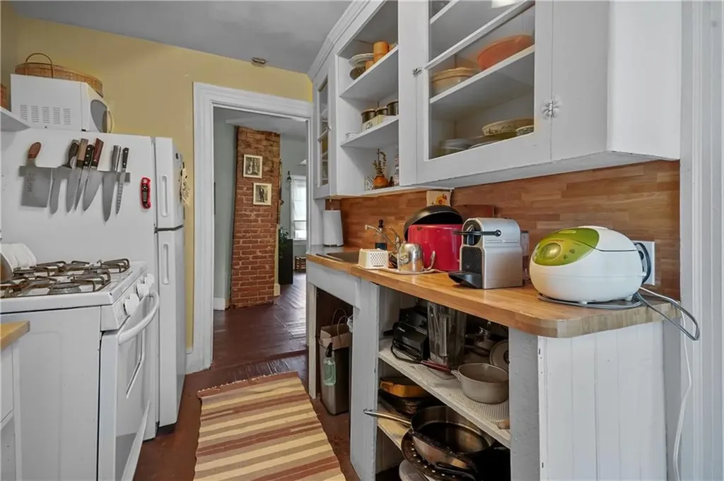 87 East Manning Street Providence RI 02906