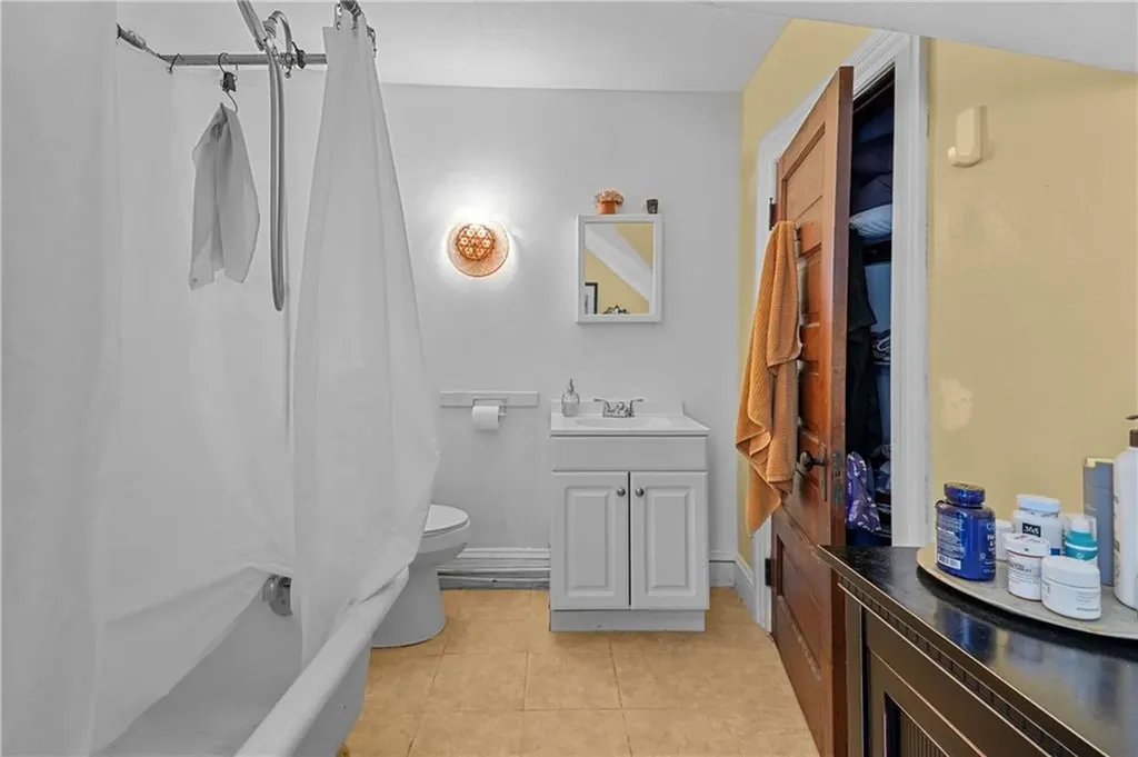 87 East Manning Street Providence RI 02906
