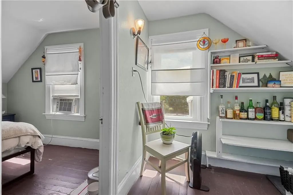87 East Manning Street Providence RI 02906