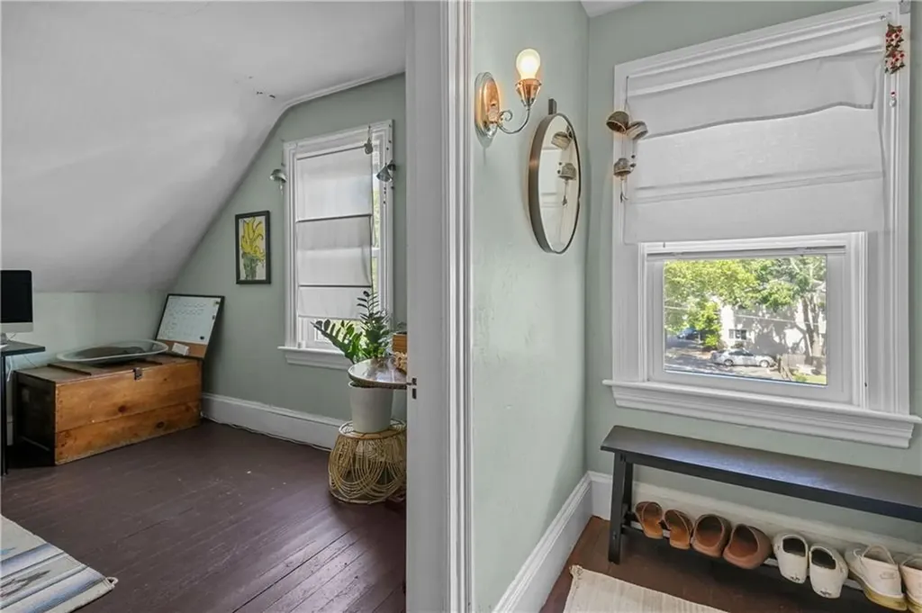 87 East Manning Street Providence RI 02906