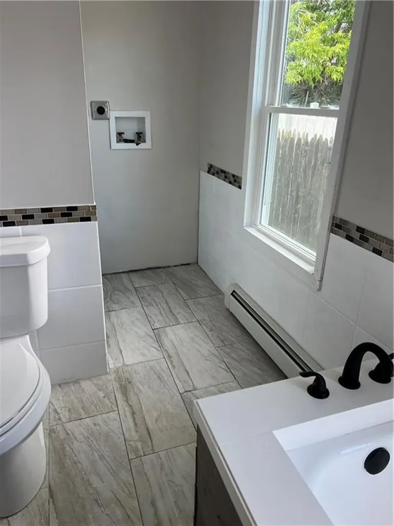 15 Bay Street Tiverton RI 02878