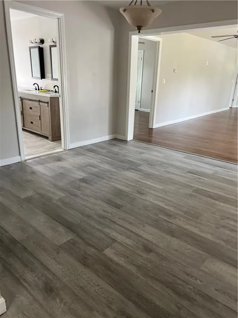 15 Bay Street Tiverton RI 02878