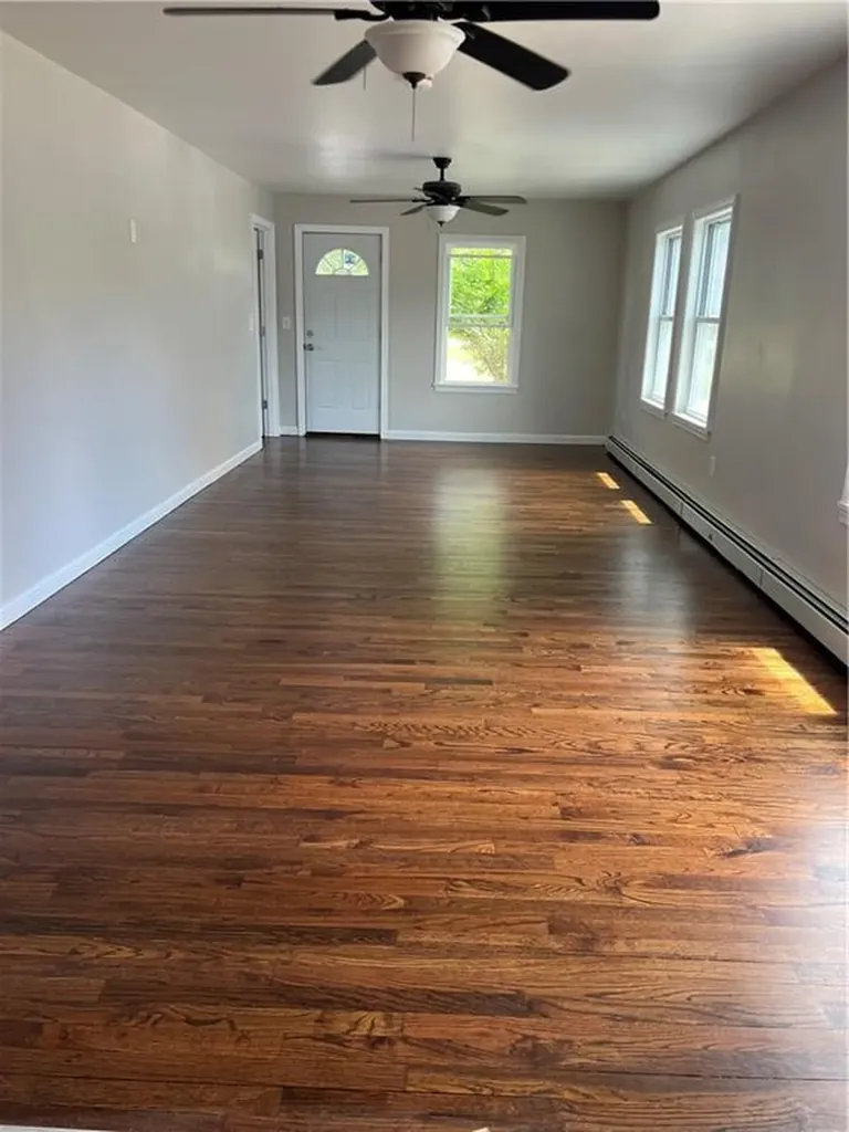 15 Bay Street Tiverton RI 02878