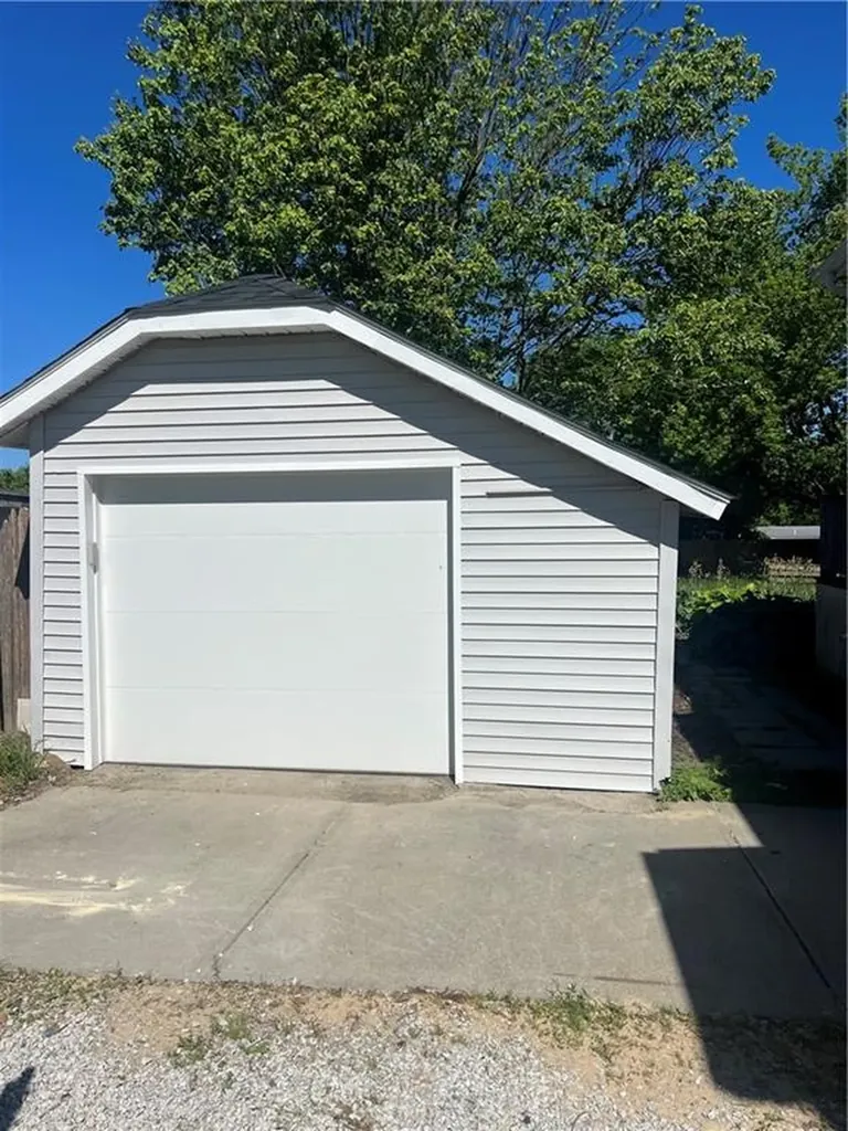 15 Bay Street Tiverton RI 02878