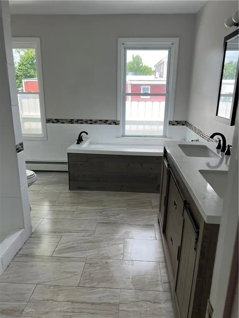 15 Bay Street Tiverton RI 02878