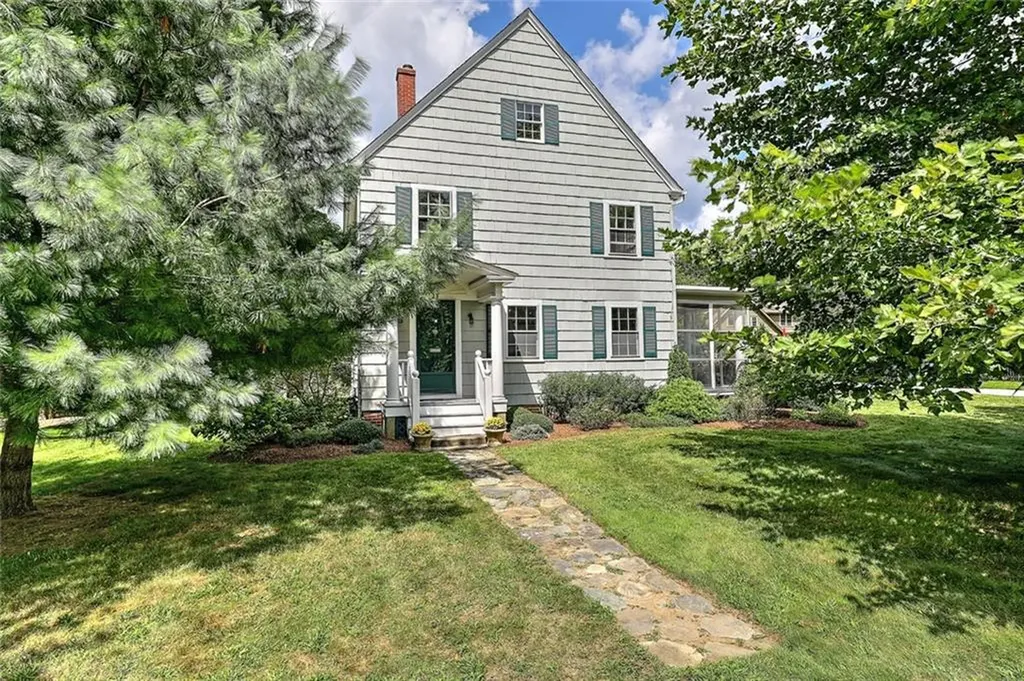 23 Annawamscutt Road Barrington RI 02806