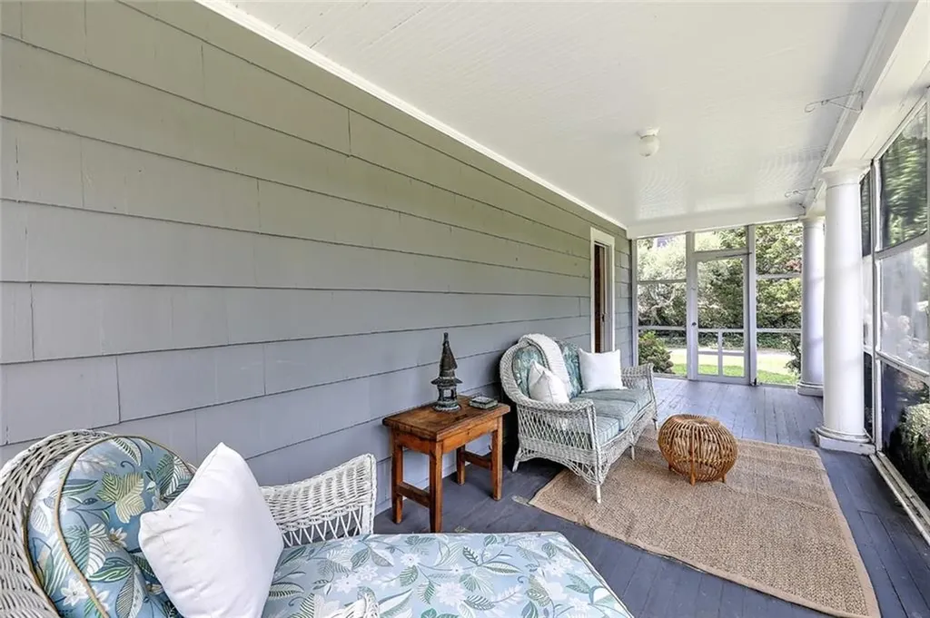 23 Annawamscutt Road Barrington RI 02806