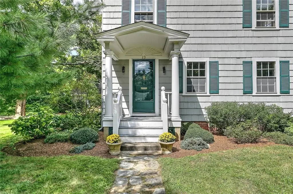 23 Annawamscutt Road Barrington RI 02806