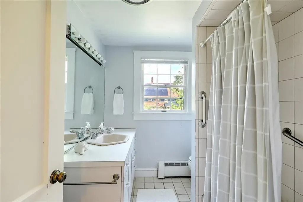 23 Annawamscutt Road Barrington RI 02806