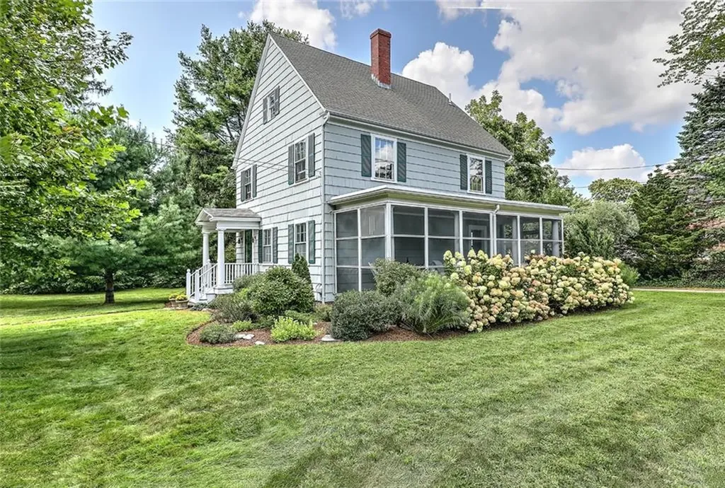 23 Annawamscutt Road Barrington RI 02806