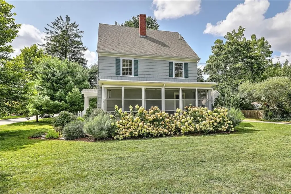 23 Annawamscutt Road Barrington RI 02806