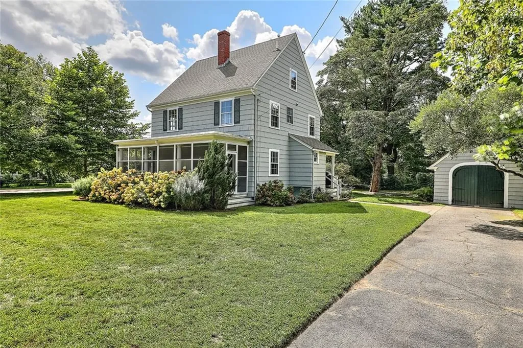 23 Annawamscutt Road Barrington RI 02806