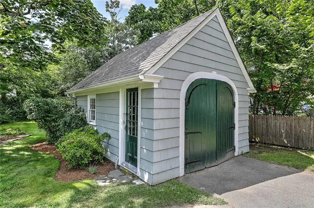 23 Annawamscutt Road Barrington RI 02806