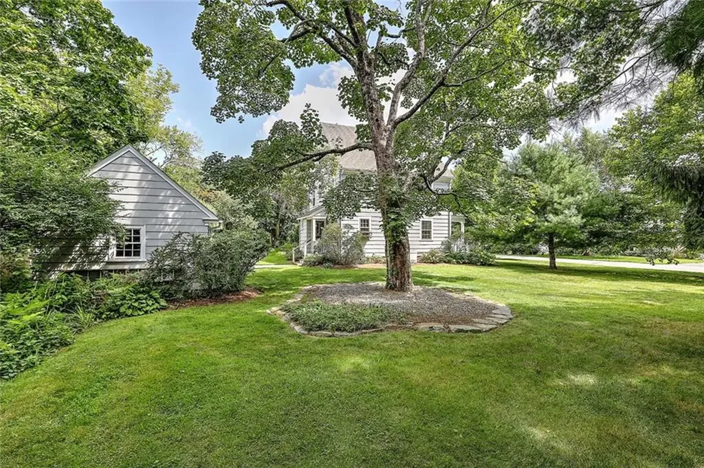 23 Annawamscutt Road Barrington RI 02806