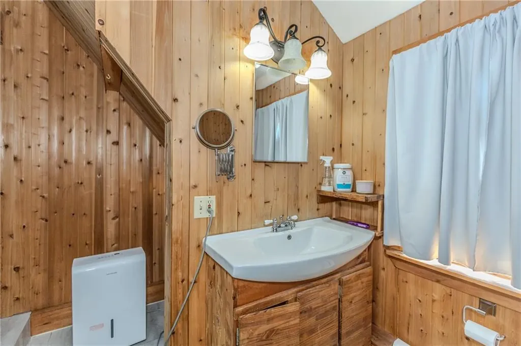 1598 West Shore Road Warwick RI 02889