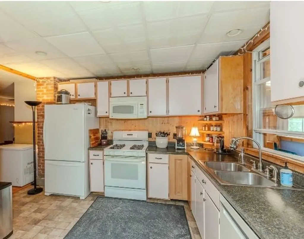 1598 West Shore Road Warwick RI 02889