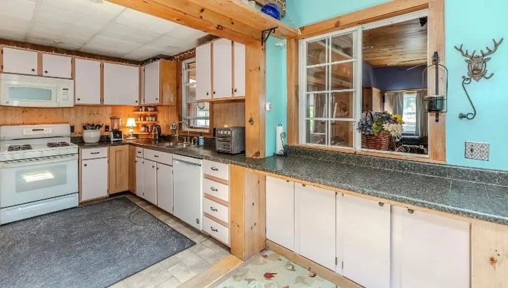 1598 West Shore Road Warwick RI 02889