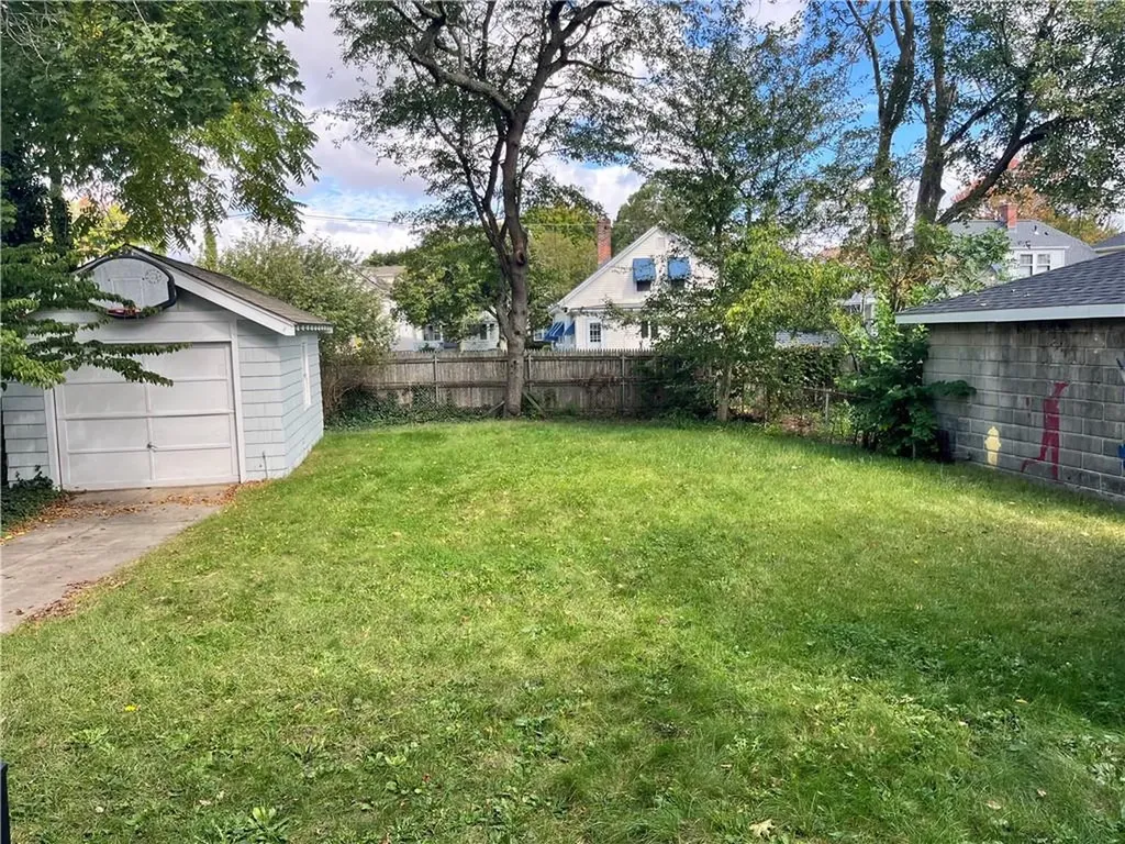 111 Rutherglen Avenue Providence RI 02907