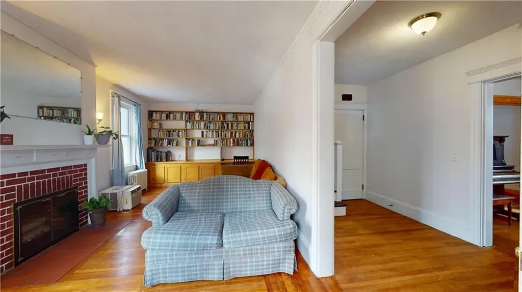 111 Rutherglen Avenue Providence RI 02907