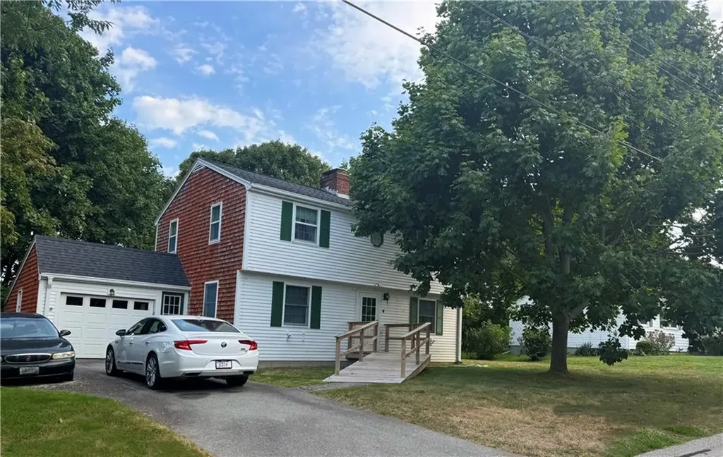 4 Longmeadow Avenue Middletown RI 02842