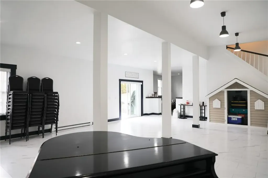 32 Springdale Avenue North Providence RI 02904