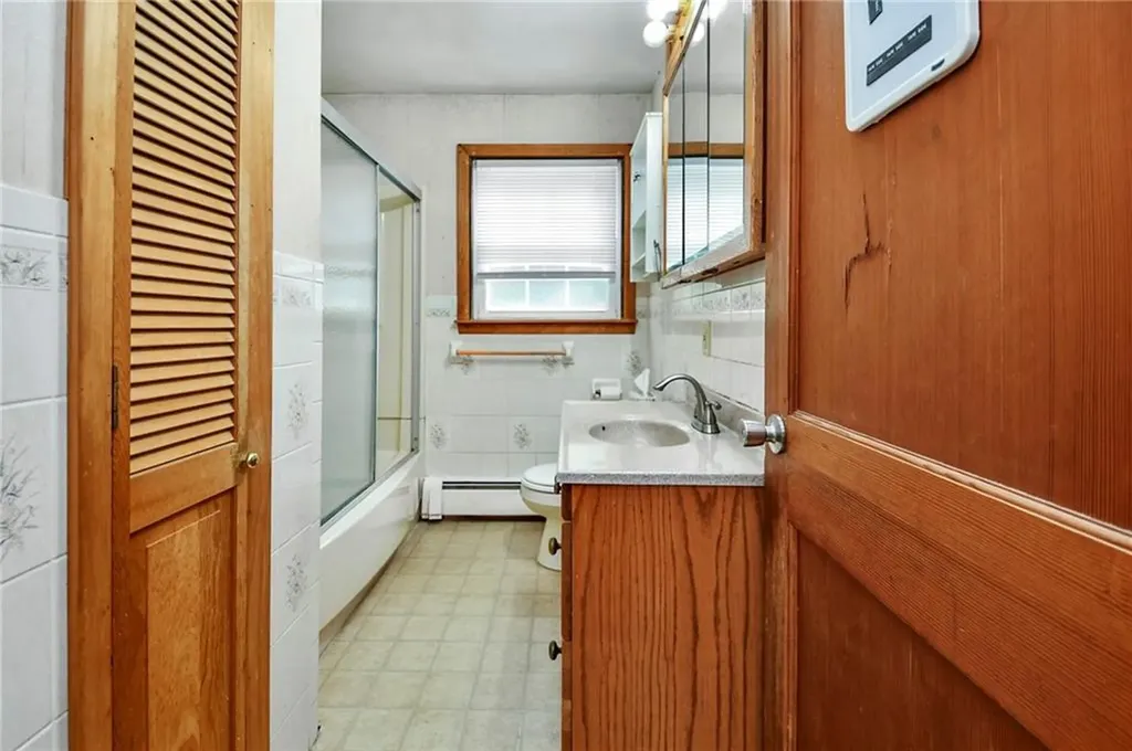 176 Talcott Street Woonsocket RI 02895