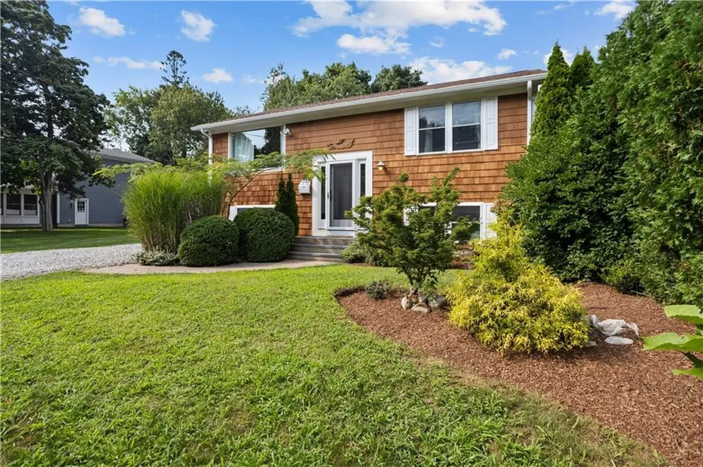 12 6th Street Barrington RI 02806