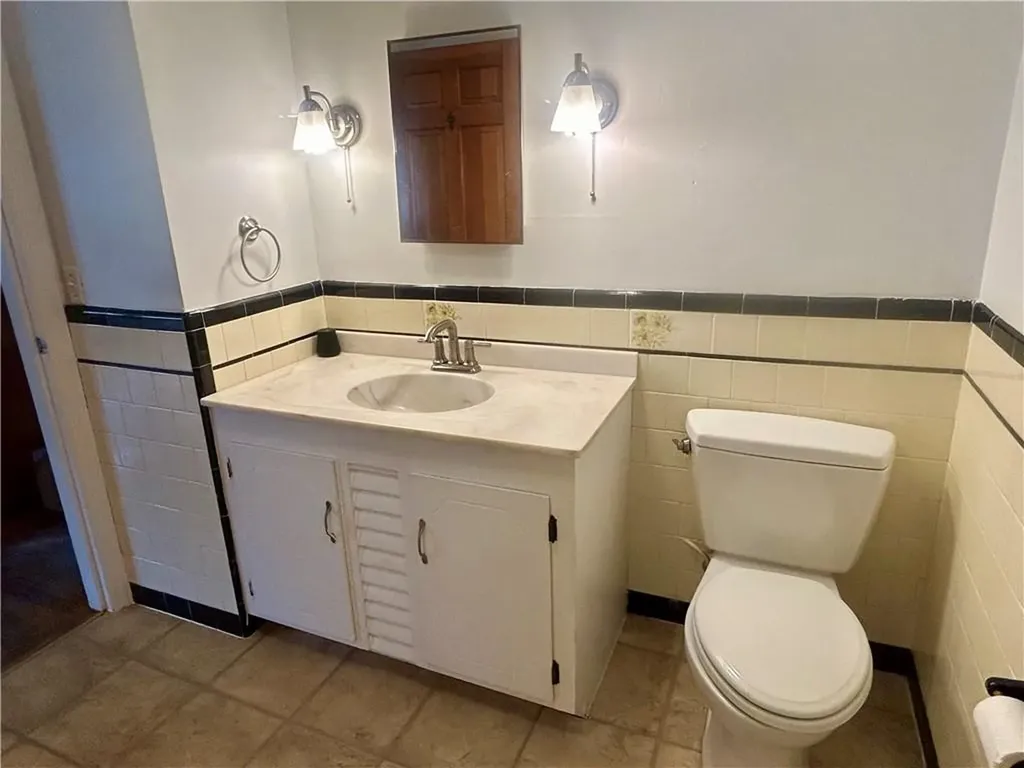 78 Natick Avenue Warwick RI 02886