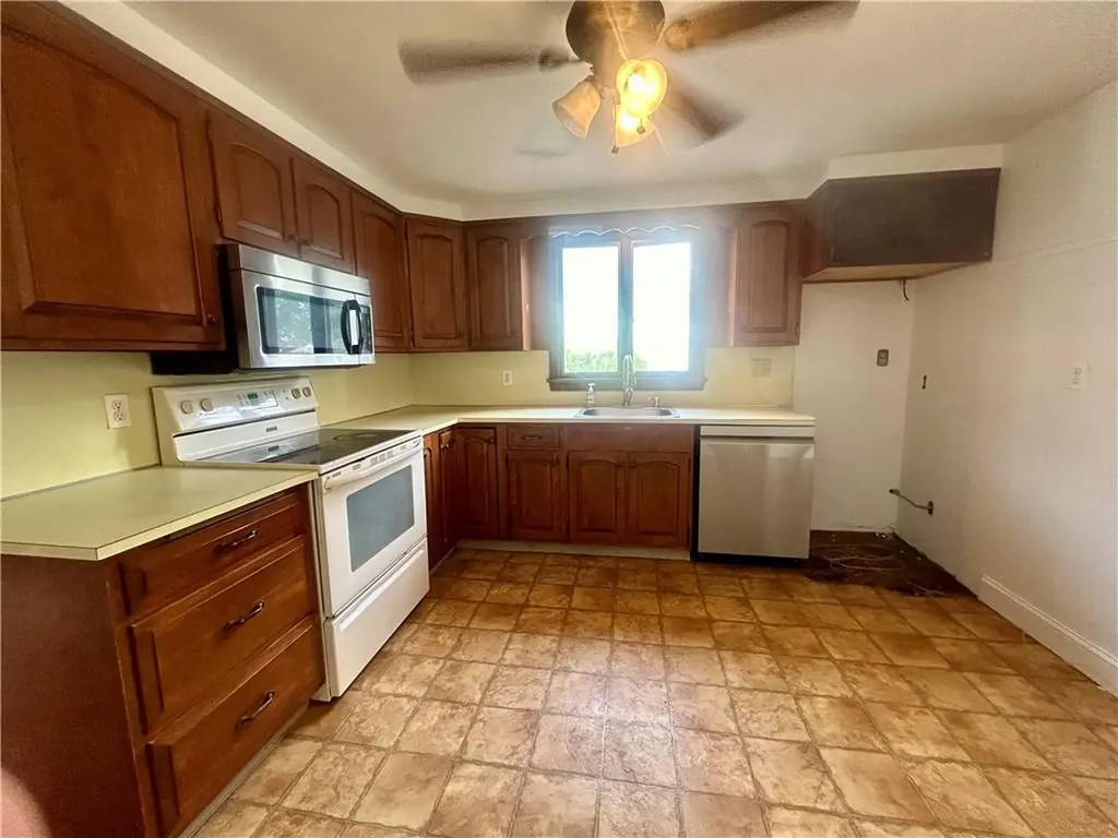 78 Natick Avenue Warwick RI 02886