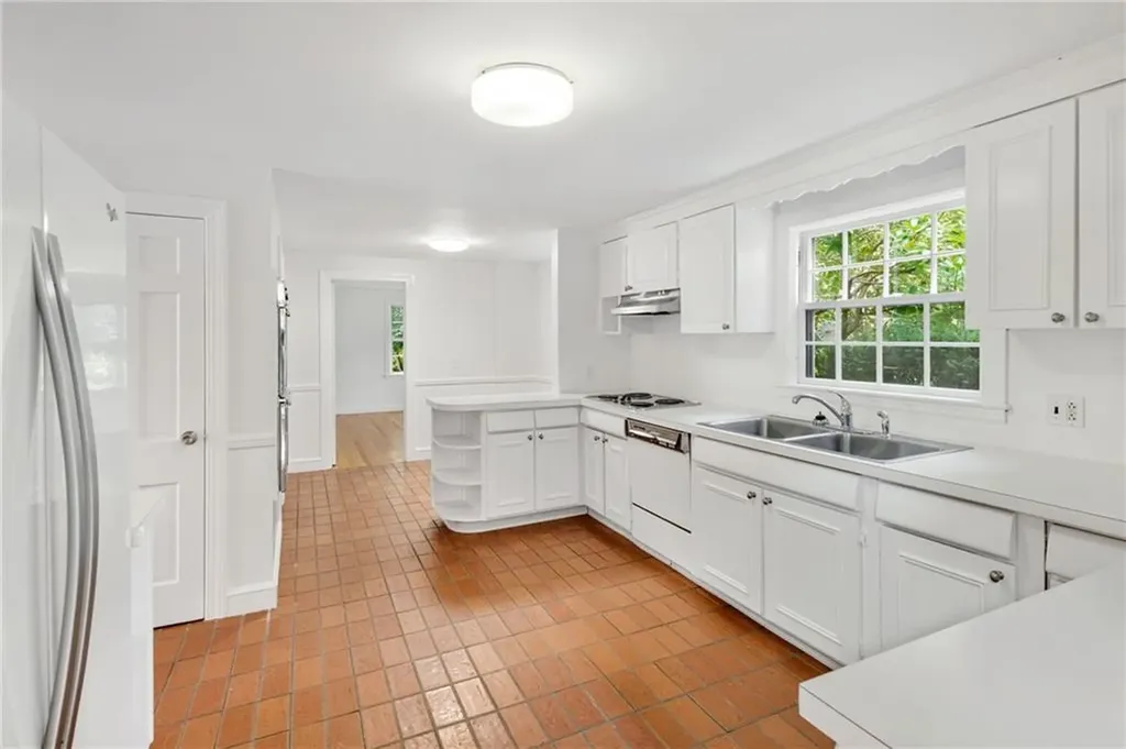 284 Nayatt Road Barrington RI 02806