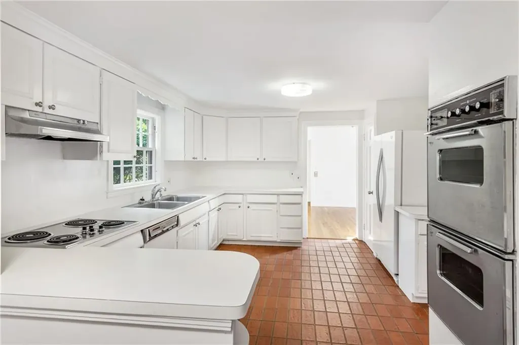284 Nayatt Road Barrington RI 02806