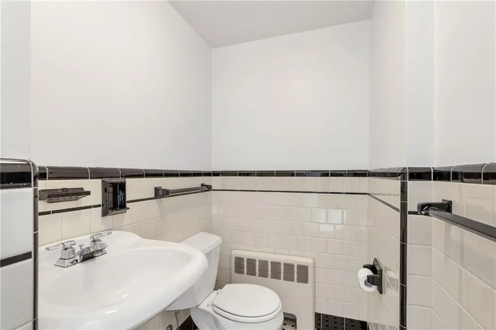 284 Nayatt Road Barrington RI 02806
