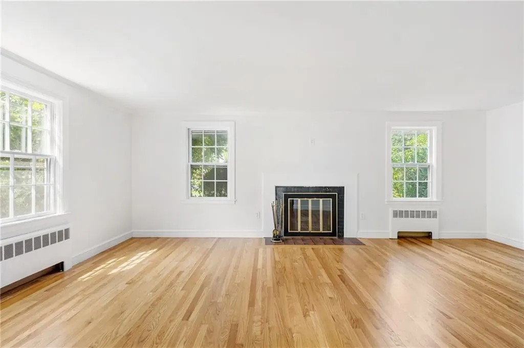 284 Nayatt Road Barrington RI 02806