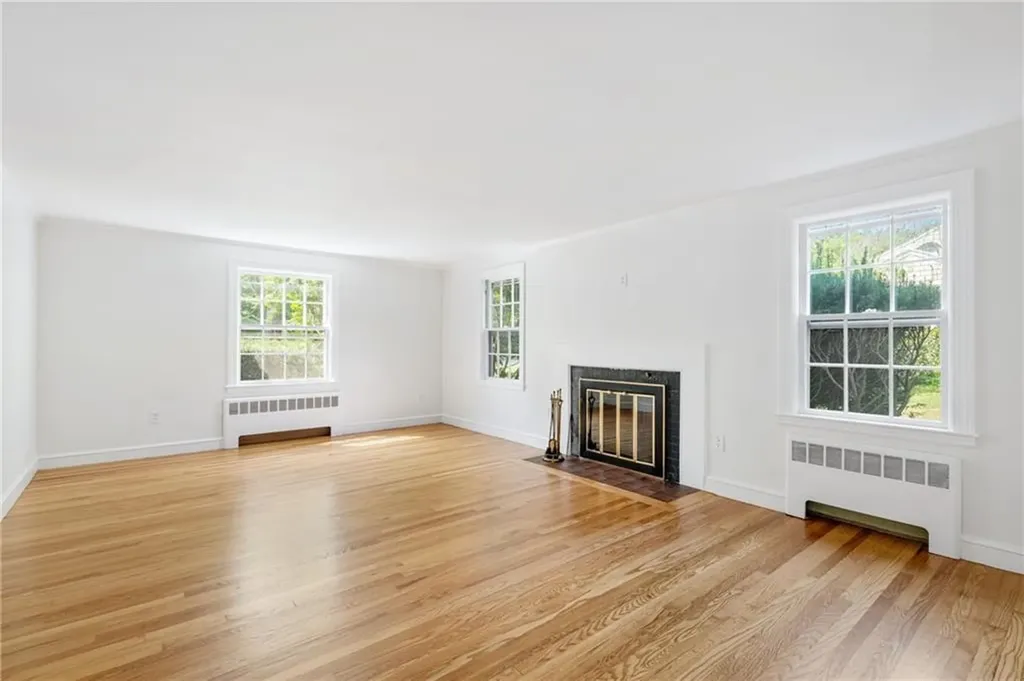 284 Nayatt Road Barrington RI 02806