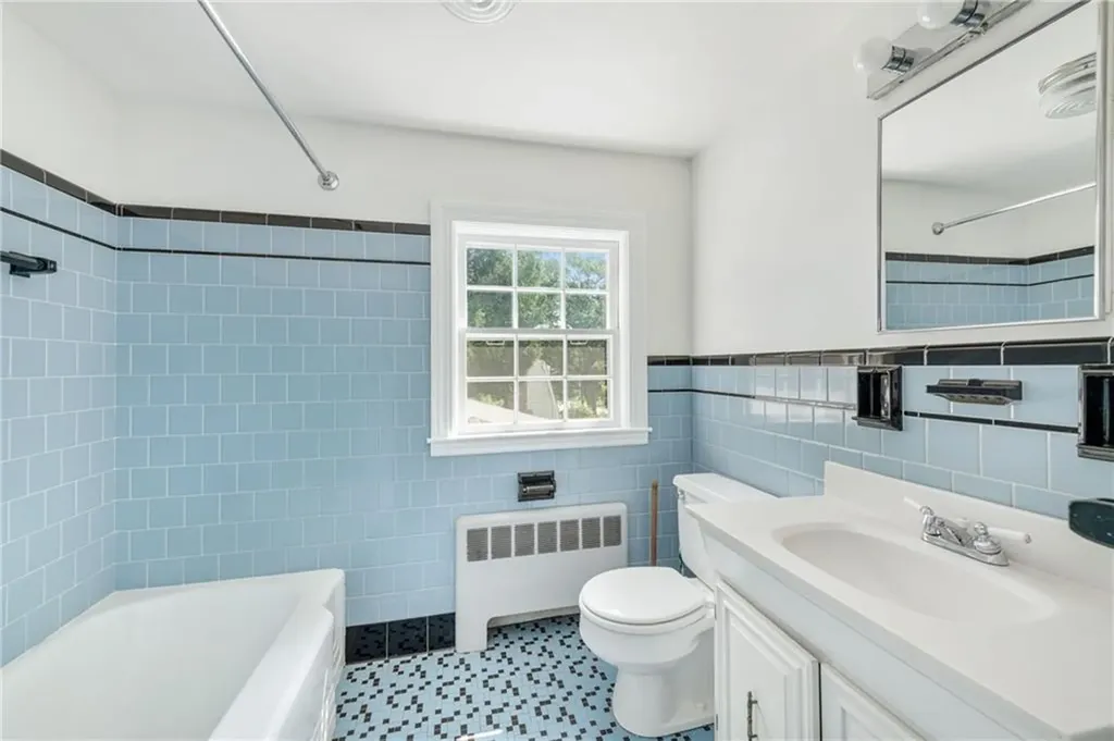 284 Nayatt Road Barrington RI 02806