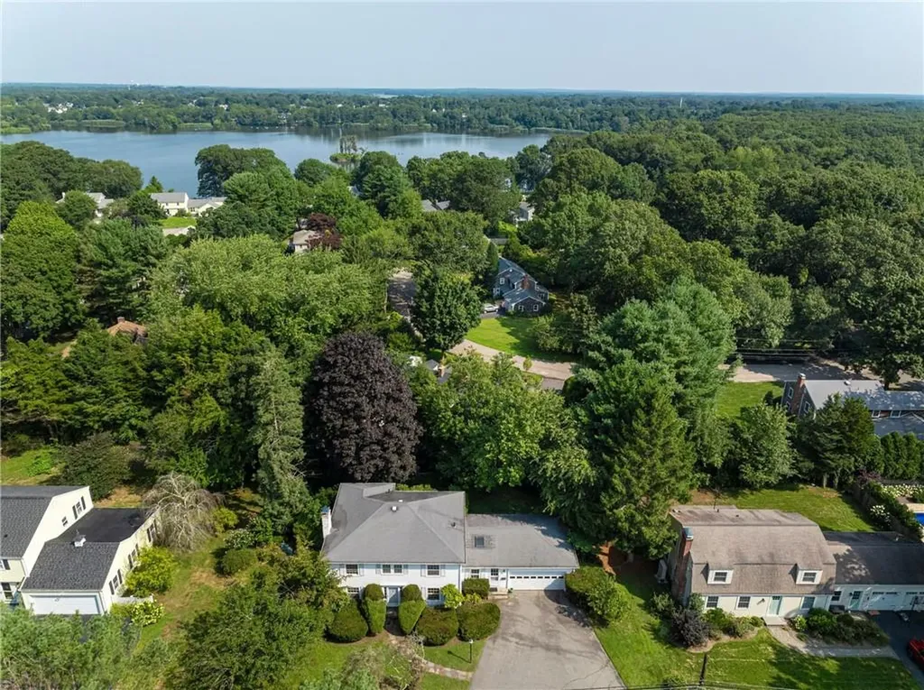 284 Nayatt Road Barrington RI 02806