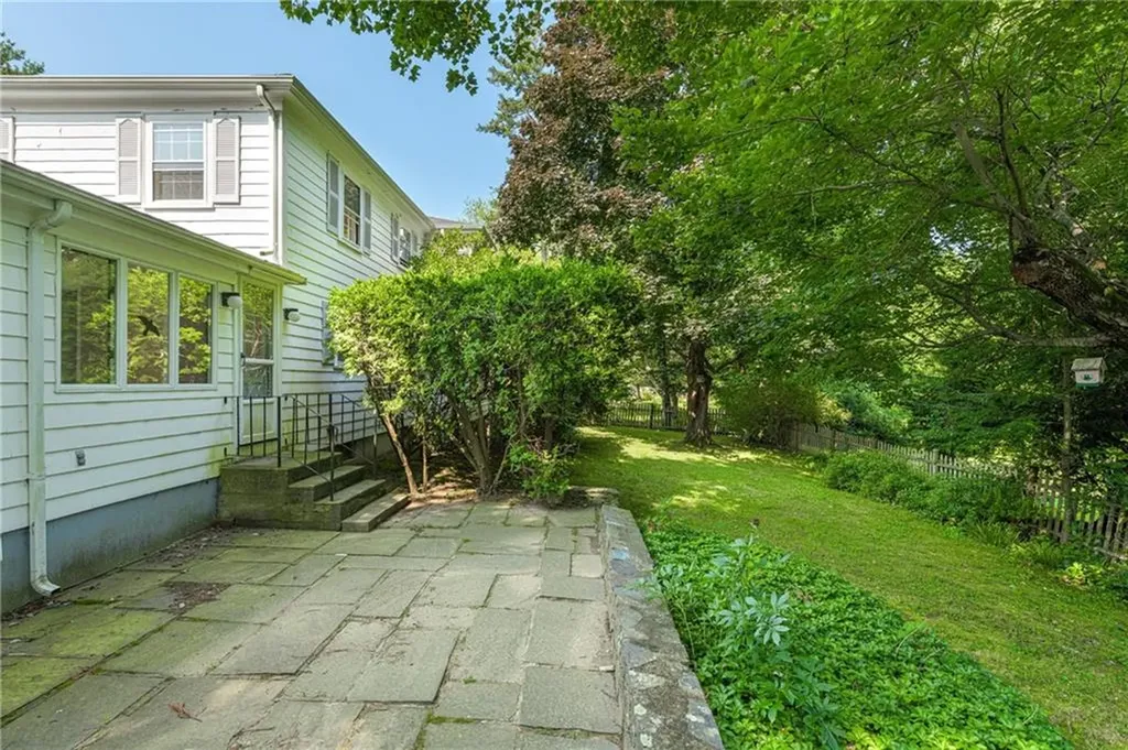 284 Nayatt Road Barrington RI 02806
