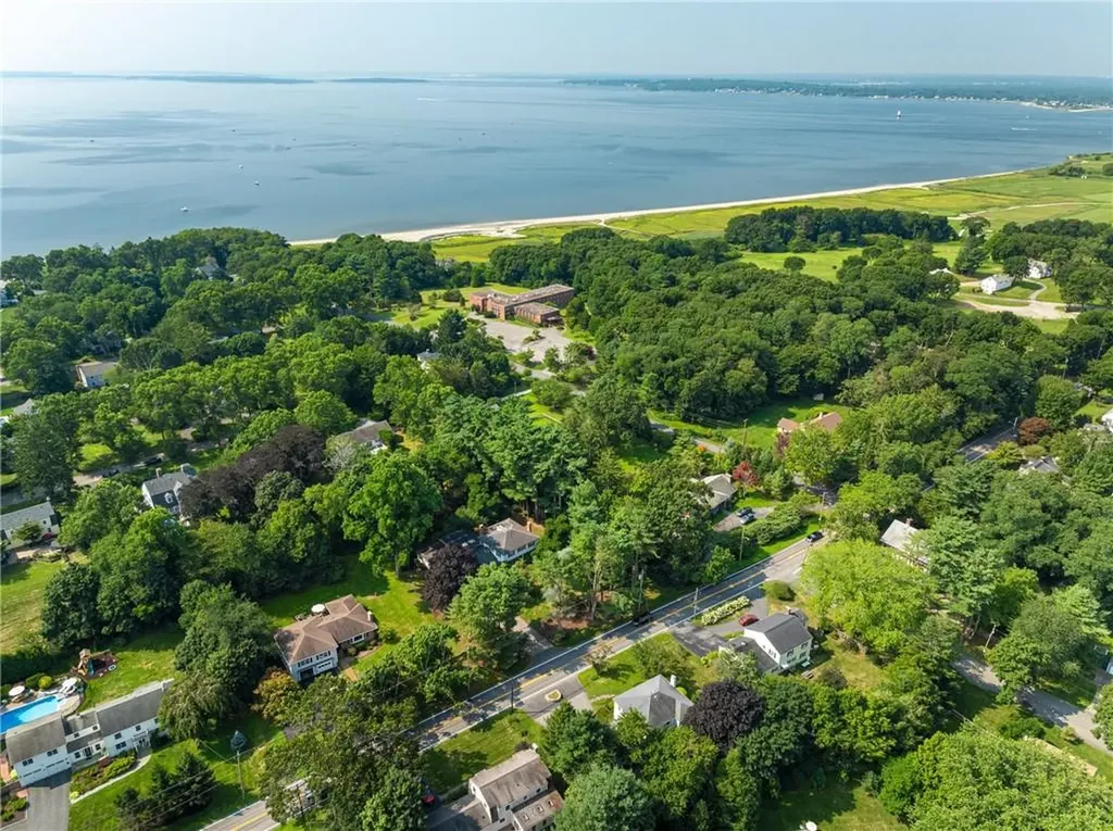 284 Nayatt Road Barrington RI 02806