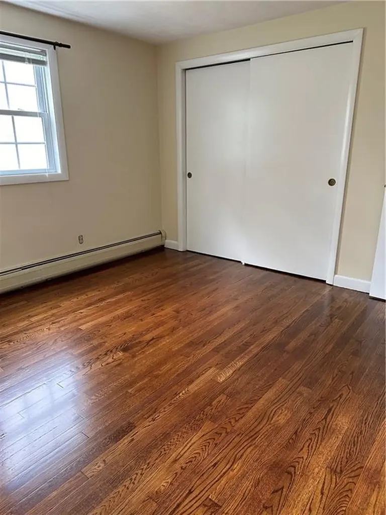 8 Winthrop Road Warwick RI 02888