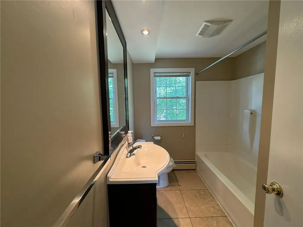 8 Winthrop Road Warwick RI 02888