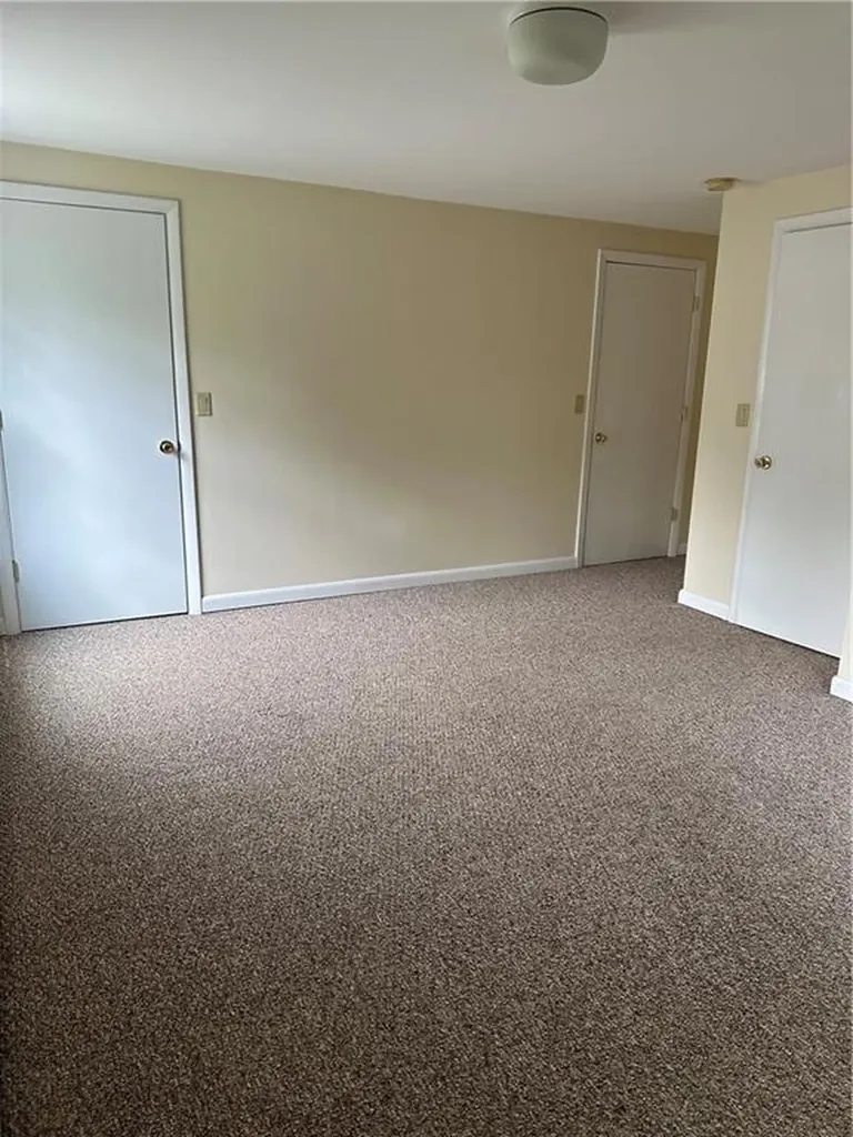 8 Winthrop Road Warwick RI 02888
