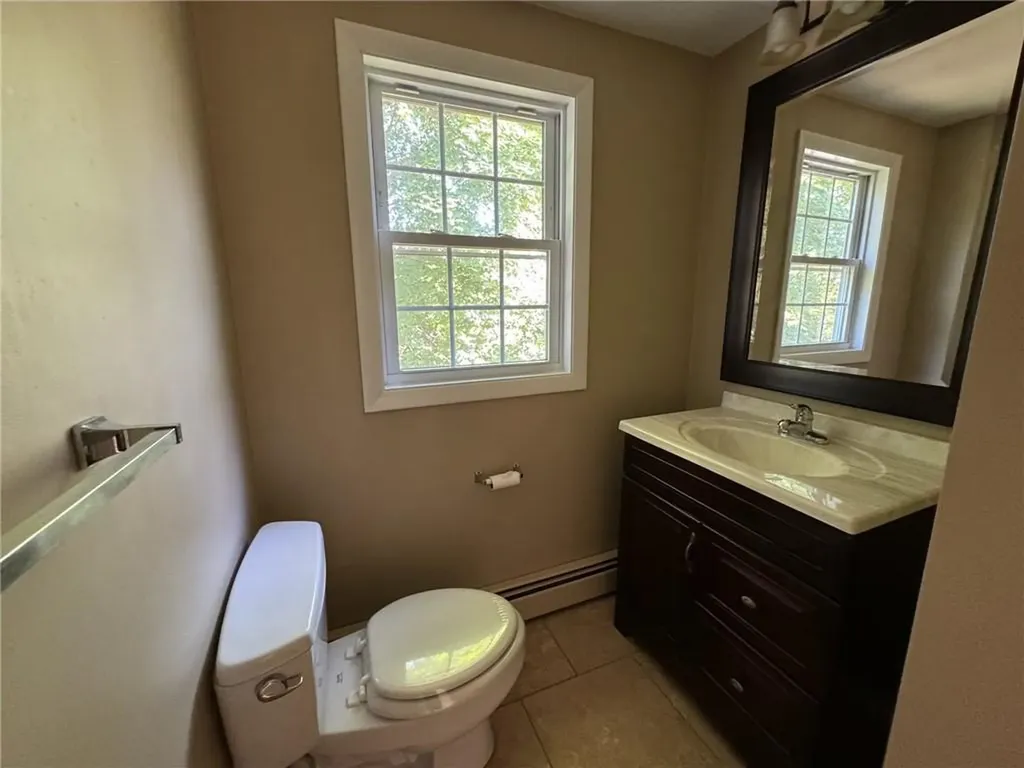 8 Winthrop Road Warwick RI 02888