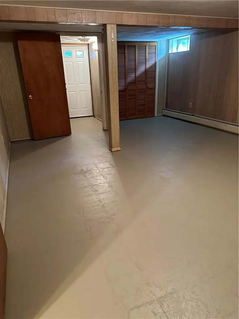 8 Winthrop Road Warwick RI 02888