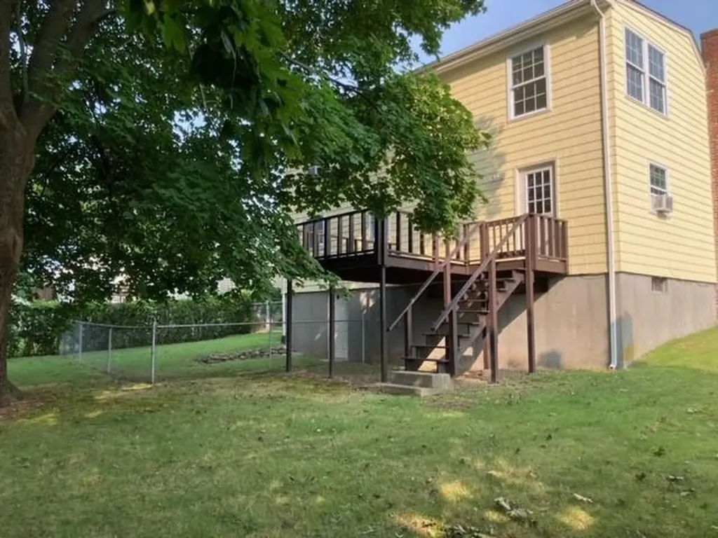 8 Winthrop Road Warwick RI 02888