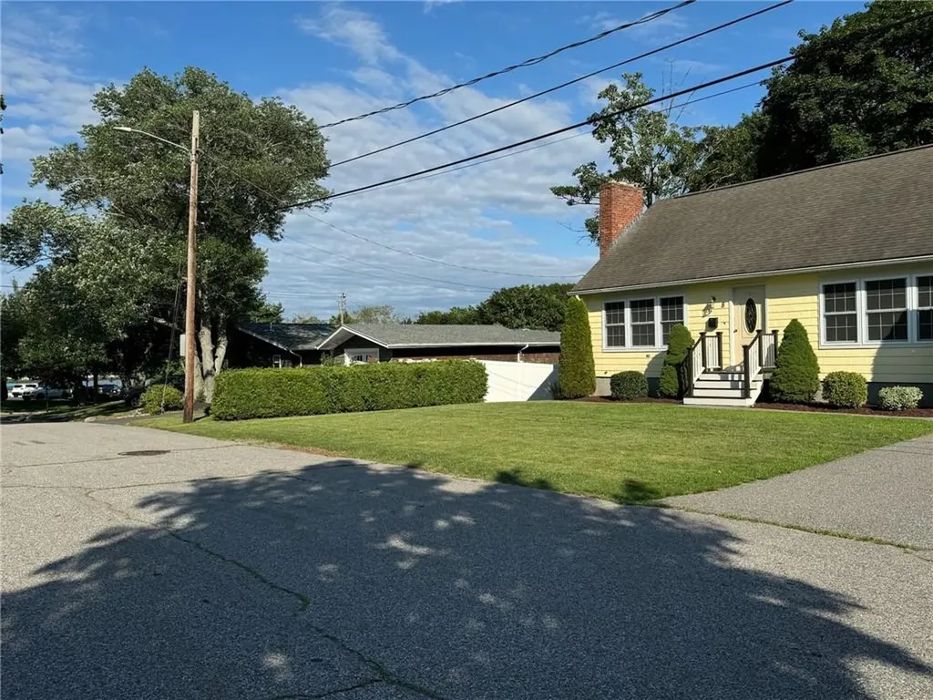 8 Winthrop Road Warwick RI 02888