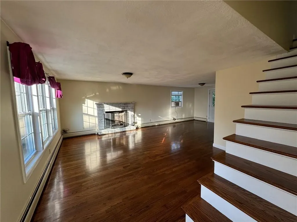 8 Winthrop Road Warwick RI 02888