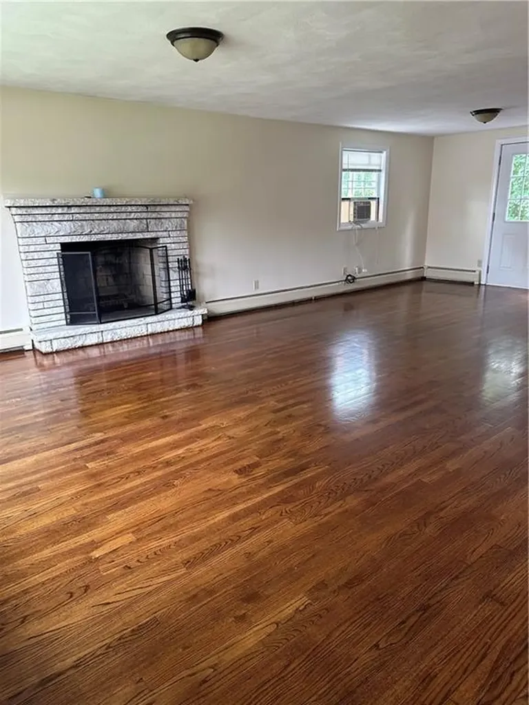 8 Winthrop Road Warwick RI 02888