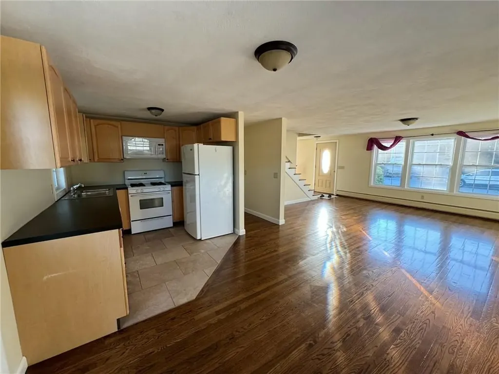 8 Winthrop Road Warwick RI 02888