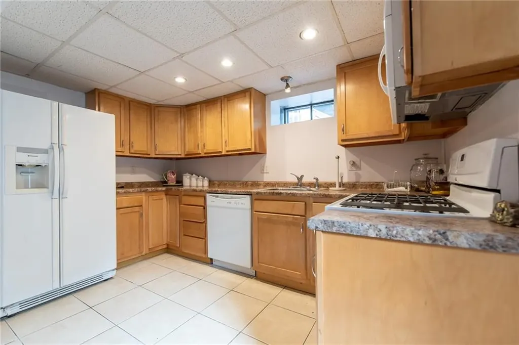 158 Almy Street Warwick RI 02886